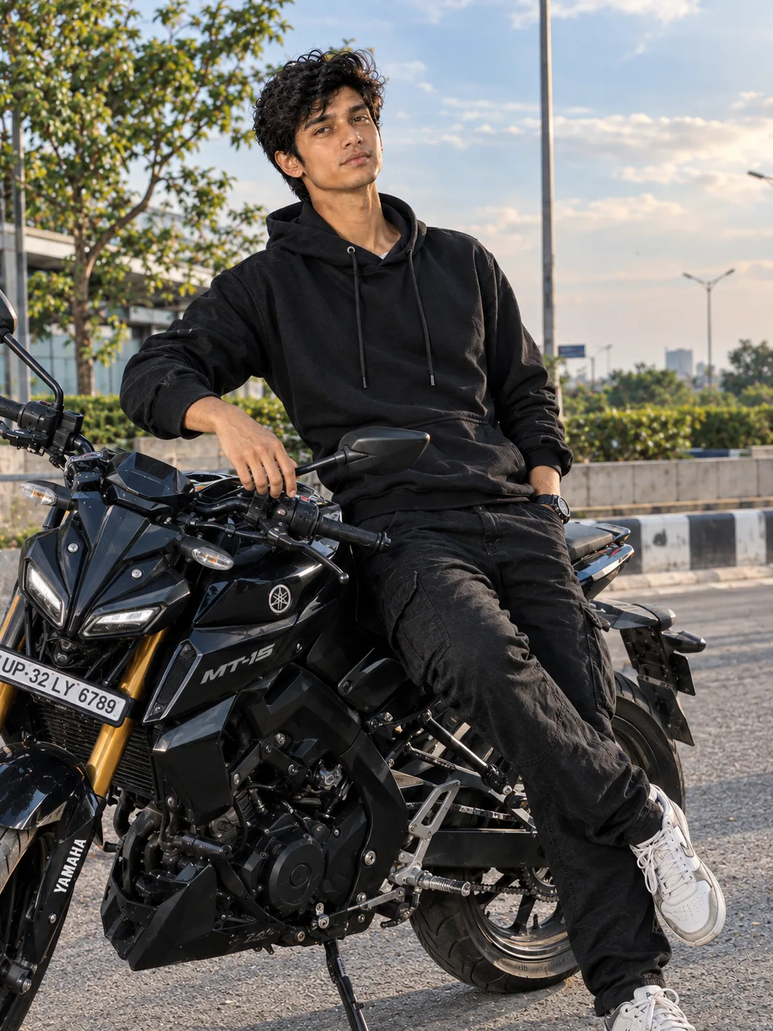 Urban Street Rider — Yamaha MT-15 Black Streetwear Portrait
