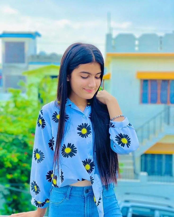 Candid Rooftop Portrait with Daisy Shirt