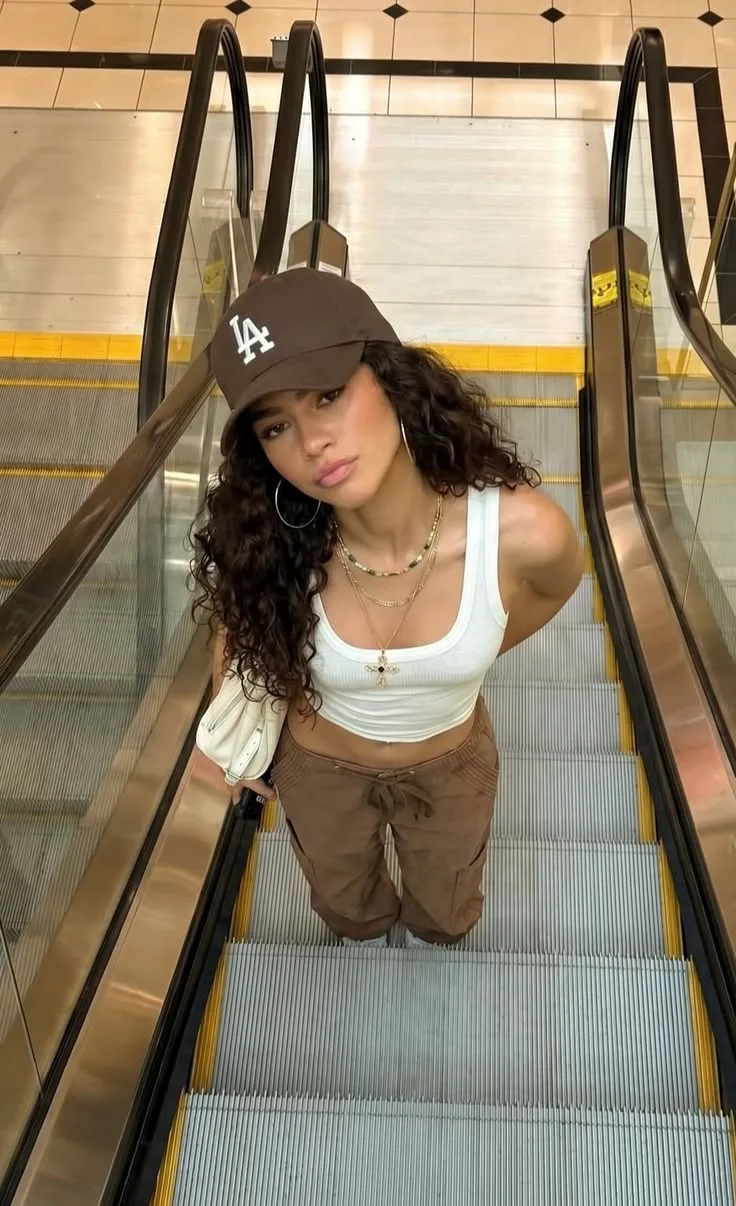 Viral Escalator Streetwear Selfie 🧢🤎✨