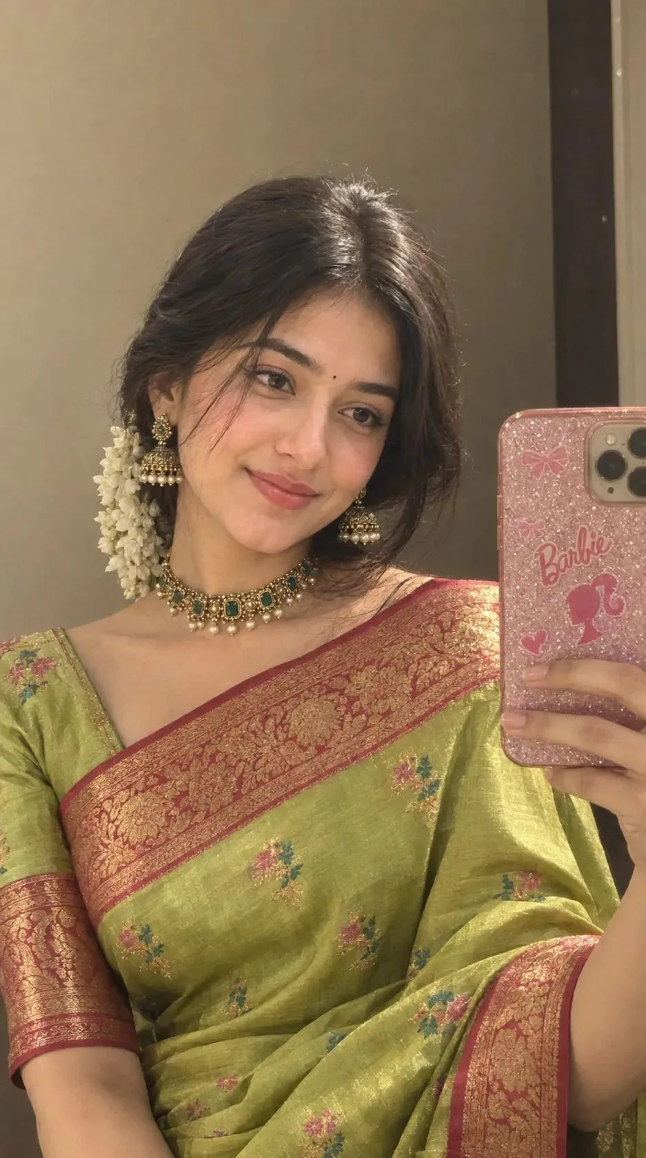 Girls Saree Wearing Aesthetic Mirror Selfie Prompt