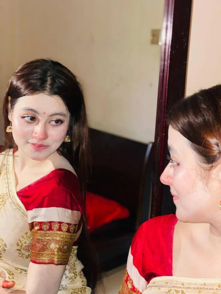 Elegant Reflection in Red & Gold