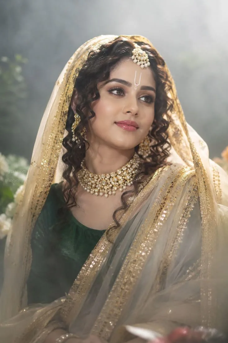 Elegant Golden-White Bridal Portrait