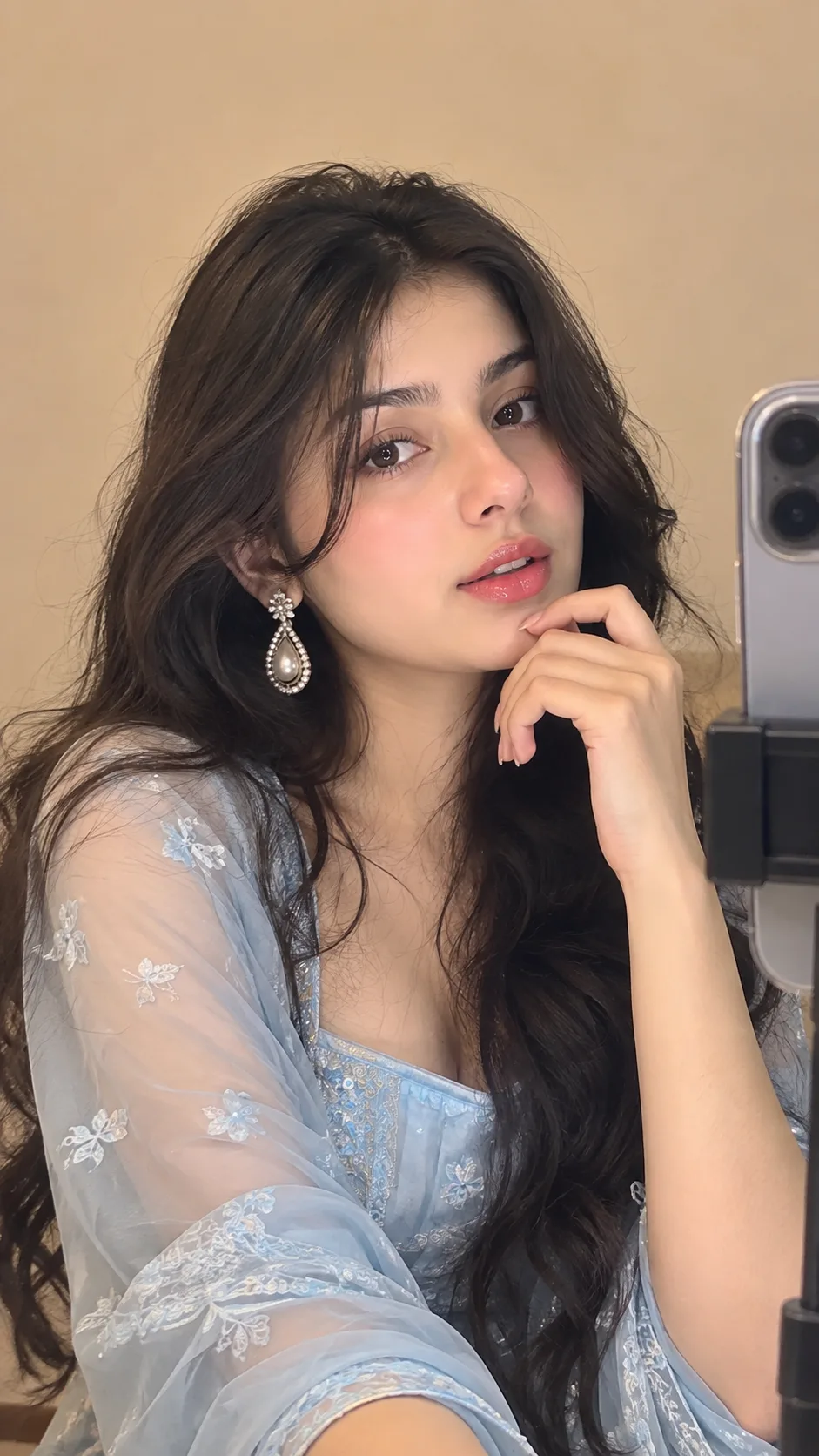 💙✨ Soft Glam Selfie – Warm Lighting & Elegant Instagram Beauty Portrait