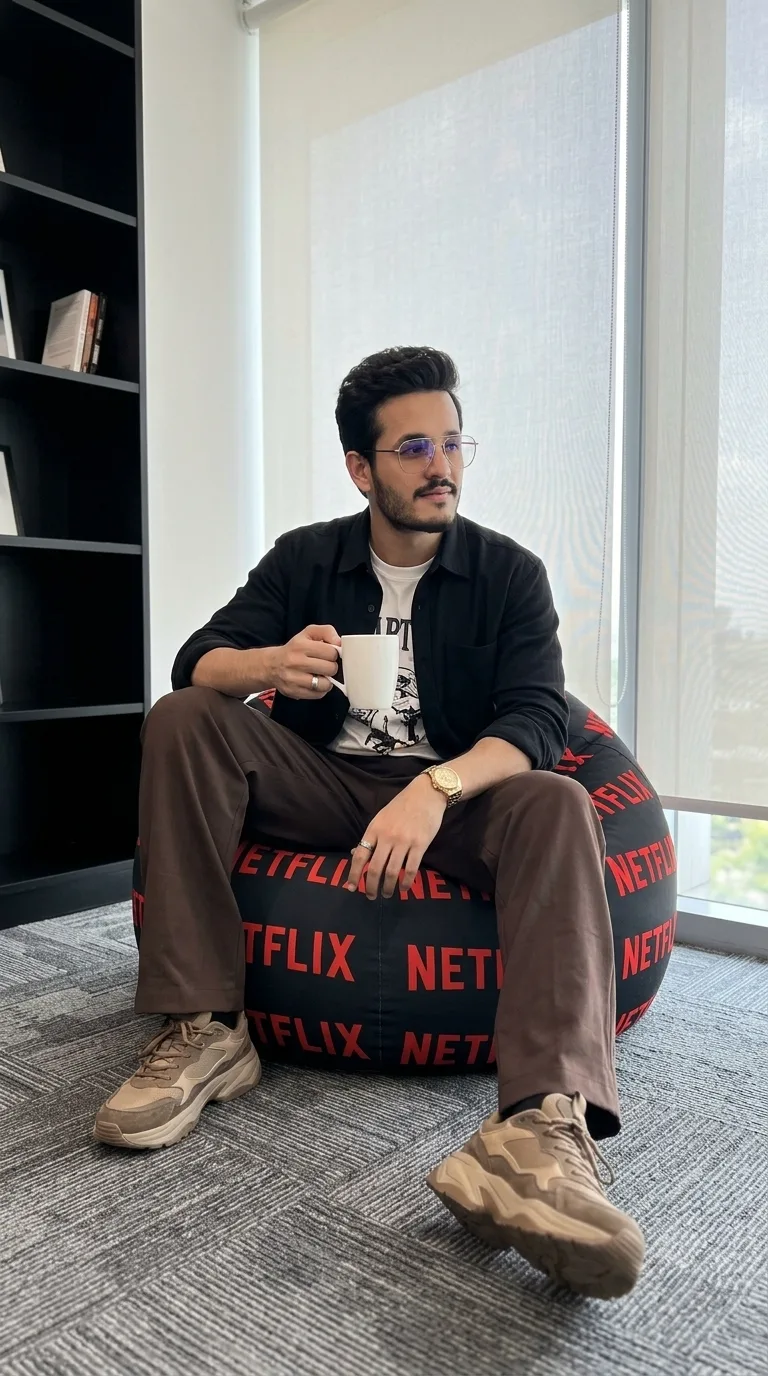 🖤📸 Modern Corporate & Entertainment Casual Candid Prompt ✨