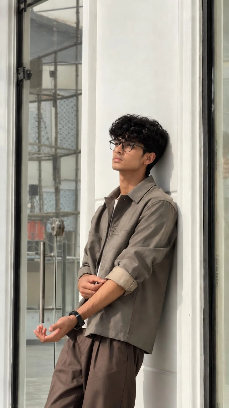Urban Minimalism & Earthy Tones 👓🤎✨