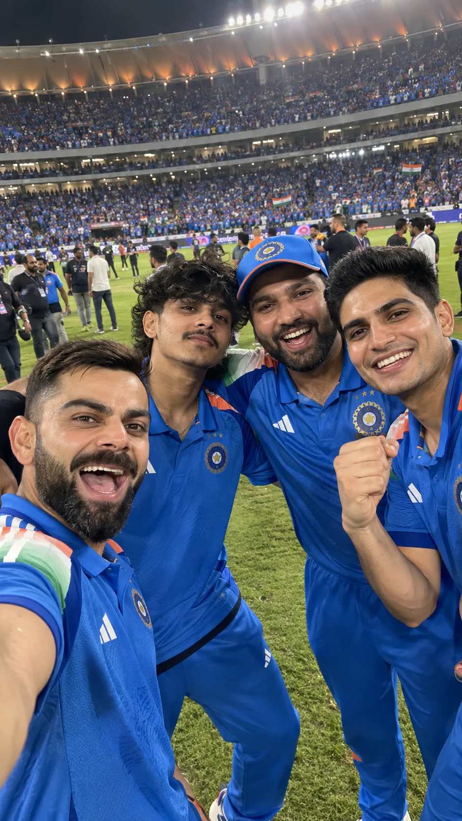 Selfie with Virat Kohli - Rohit Sharma - Shubman Gill