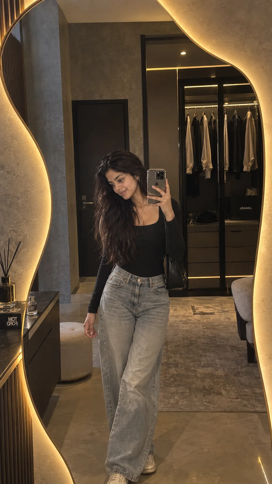 Girls Viral Mirror Selfie