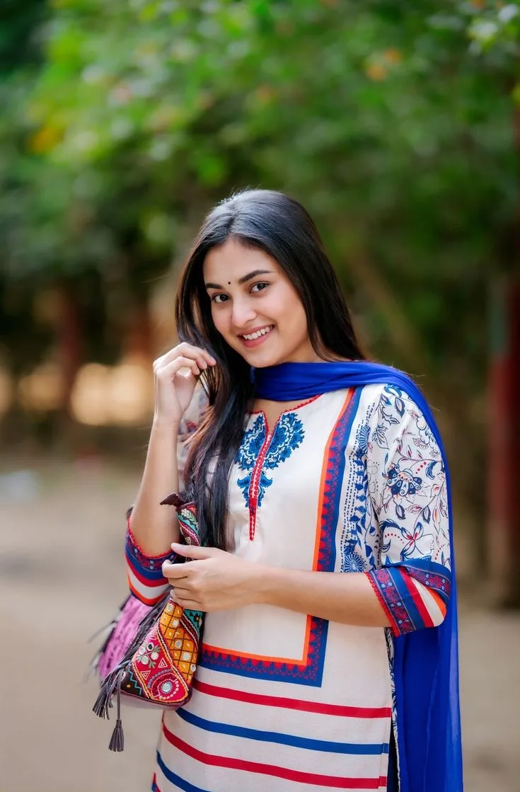 Candid Outdoor Portrait of Young Woman in Traditional Kurti with Embroidered Bag